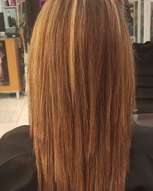 Mechas rubias en una melena larga y lisa
